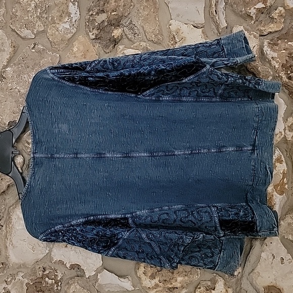 Tru Luxe Jeans Embroidered top - Picture 3 of 5